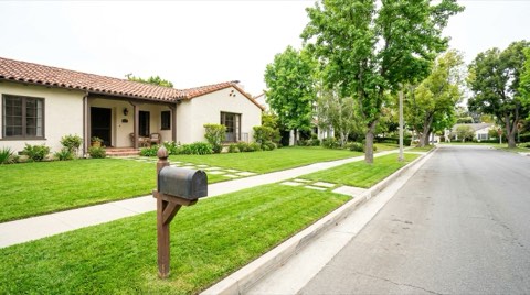 A traditional Beverlywood home exterior with a curbside mailbox in neutral daylight