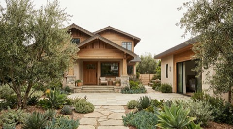 Los Angeles property with a separate guest suite and tidy landscaping