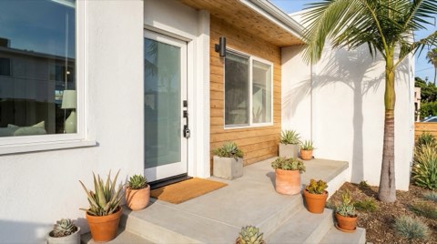 A charming Venice vacation rental bungalow with a lockbox on the front door