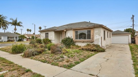 An older single-family home exterior in Santa Monica showing signs of wear, needing renovation