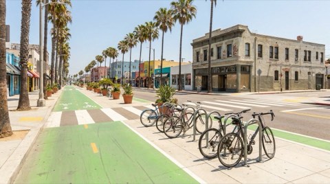 A pedestrian-friendly Venice street with a bike lane and parked bicycles