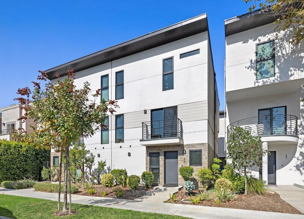 Sold home at 4803 Carpenter Ave, Valley Village, CA, 4 bd · 4 ba · 1,920 sqft