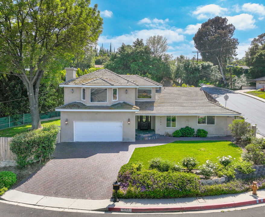 Home in Encino, represented by Efrat Poulson