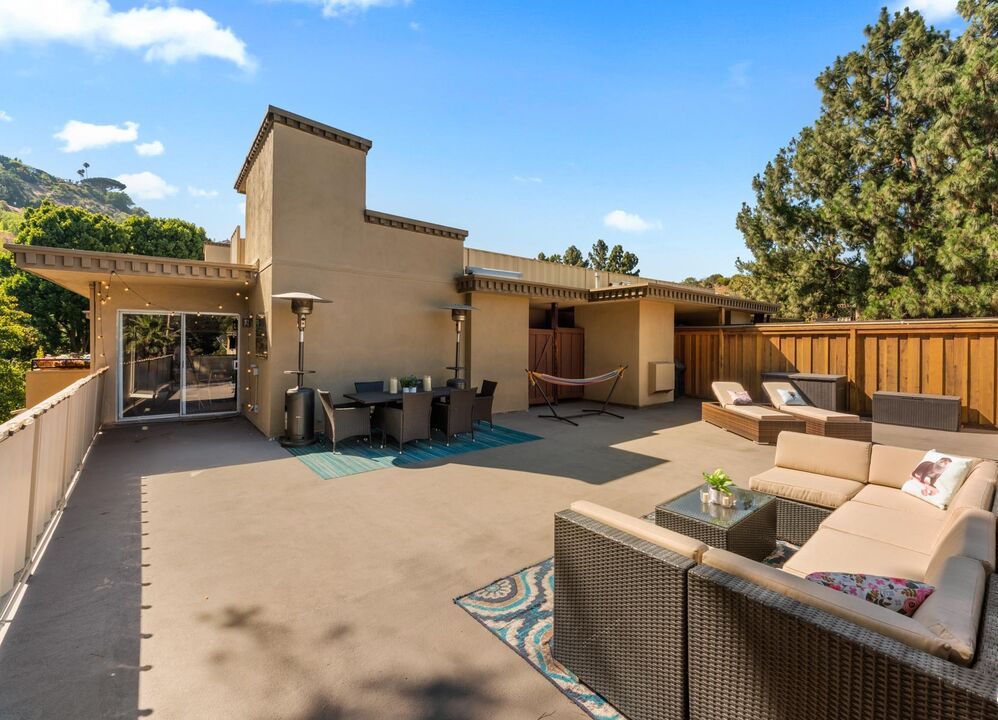 Sold home at 6740 Hillpark Dr #403, Los Angeles, CA, 2 bd · 2 ba · 1,163 sqft