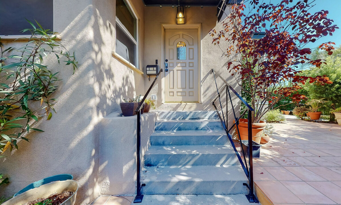 Leased home at 9001 Lloyd Pl, West Hollywood, CA, 2 bd · 2 ba · 1,230 sqft