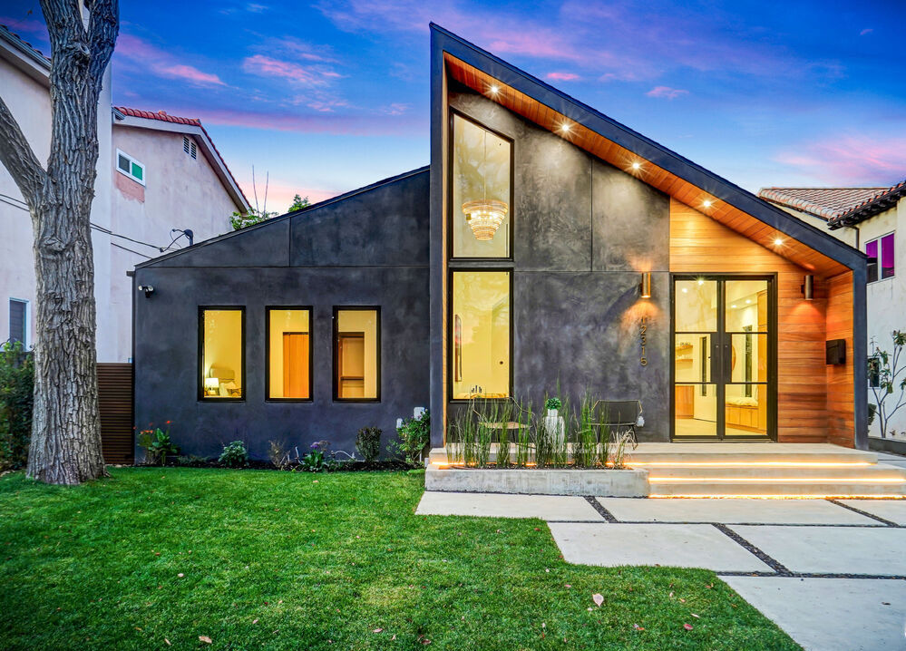 Sold home at 12315 Tiara St, Valley Village, CA, 4 bd · 3 ba · 2,883 sqft