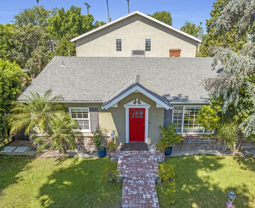 Sold home at 5521 Van Noord Ave, Sherman Oaks, CA, 5 bd · 5 ba · 2,517 sqft
