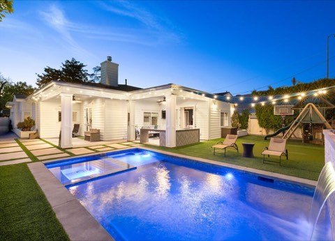 Sherman Oaks home represented by Efrat Poulson