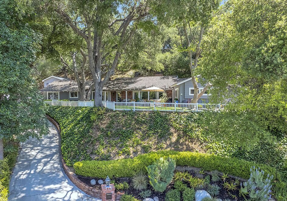 Sold home at 15601 Woodfield Pl, Sherman Oaks, CA, 3 bd · 2 ba · 2,098 sqft